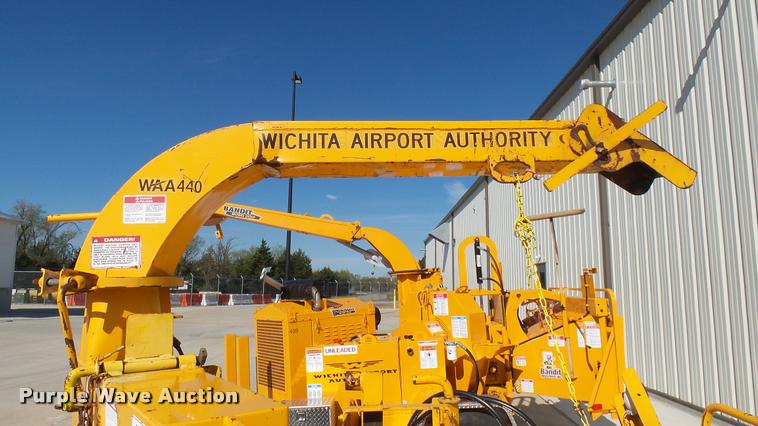 image for item DS9093 1996 Brush Bandit 150XP wood chipper