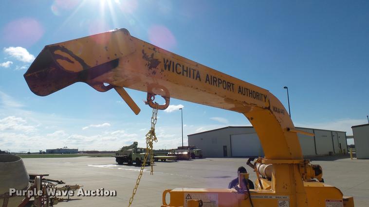 image for item DS9093 1996 Brush Bandit 150XP wood chipper