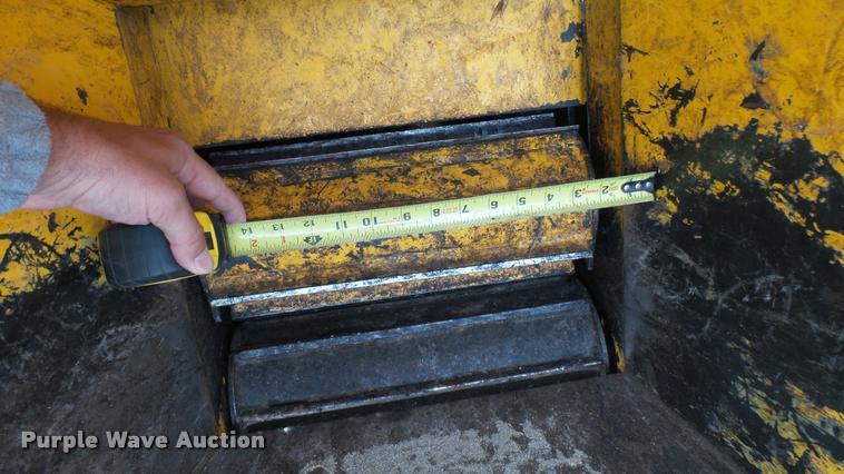 image for item DS9093 1996 Brush Bandit 150XP wood chipper