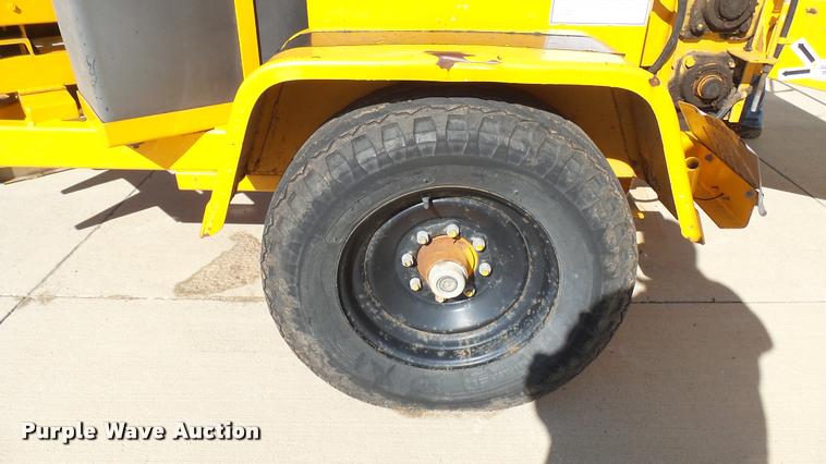 image for item DS9093 1996 Brush Bandit 150XP wood chipper