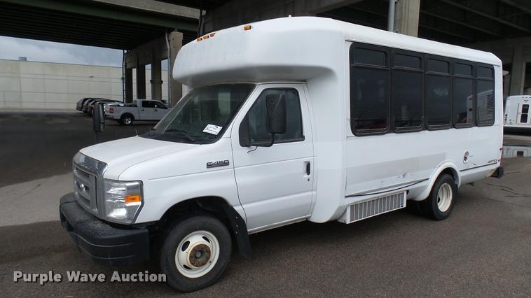image for item L2388 2009 Ford E450 Super Duty shuttle bus