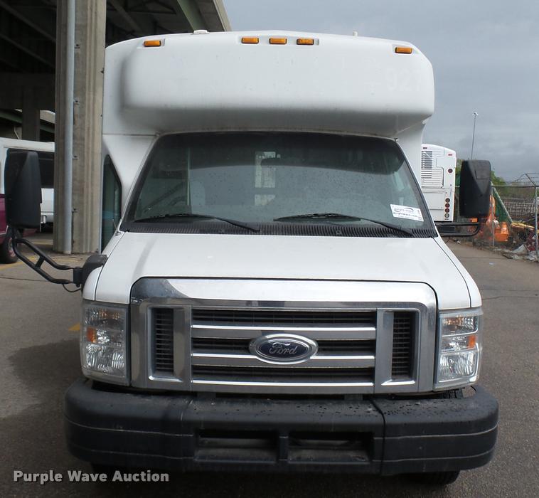image for item L2388 2009 Ford E450 Super Duty shuttle bus