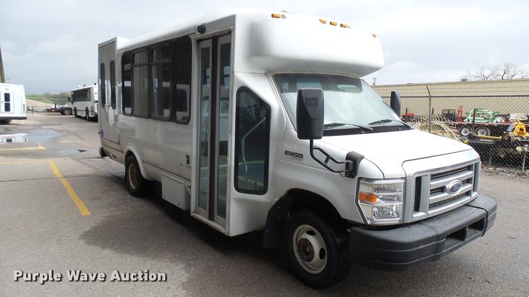 image for item L2388 2009 Ford E450 Super Duty shuttle bus