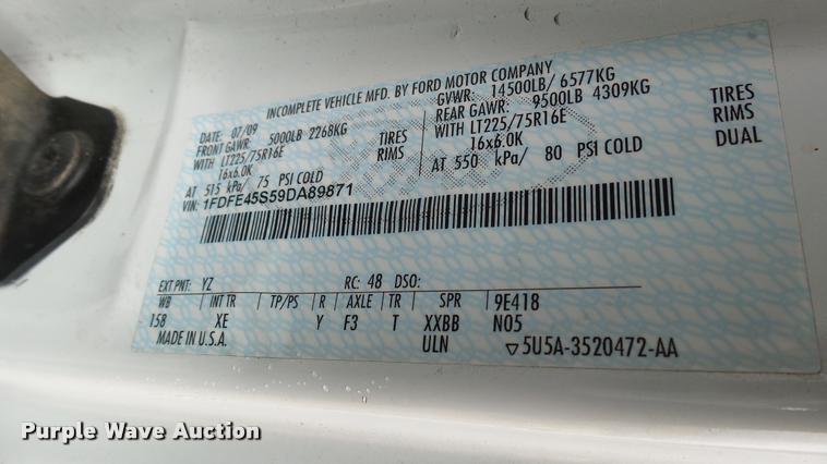 image for item L2388 2009 Ford E450 Super Duty shuttle bus