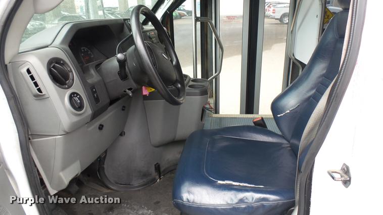image for item L2388 2009 Ford E450 Super Duty shuttle bus