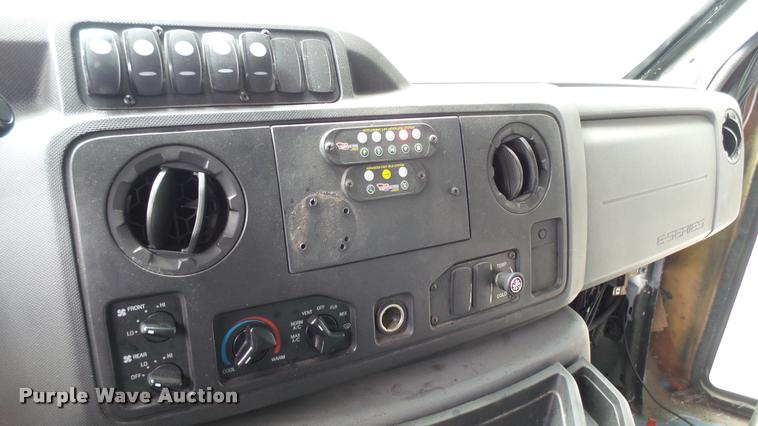 image for item L2388 2009 Ford E450 Super Duty shuttle bus