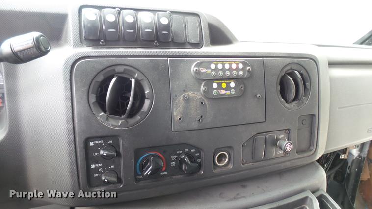 image for item L2388 2009 Ford E450 Super Duty shuttle bus