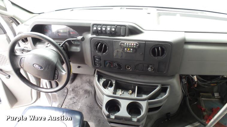 image for item L2388 2009 Ford E450 Super Duty shuttle bus