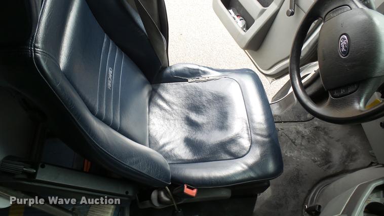 image for item L2388 2009 Ford E450 Super Duty shuttle bus