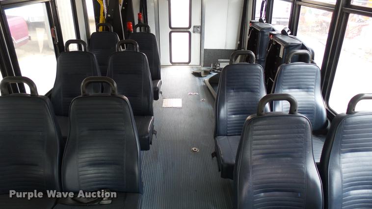 image for item L2388 2009 Ford E450 Super Duty shuttle bus