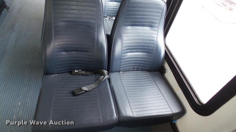 image for item L2388 2009 Ford E450 Super Duty shuttle bus