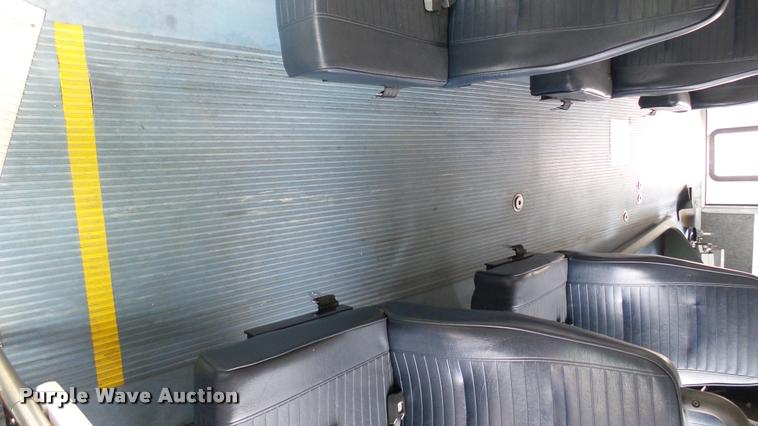 image for item L2388 2009 Ford E450 Super Duty shuttle bus