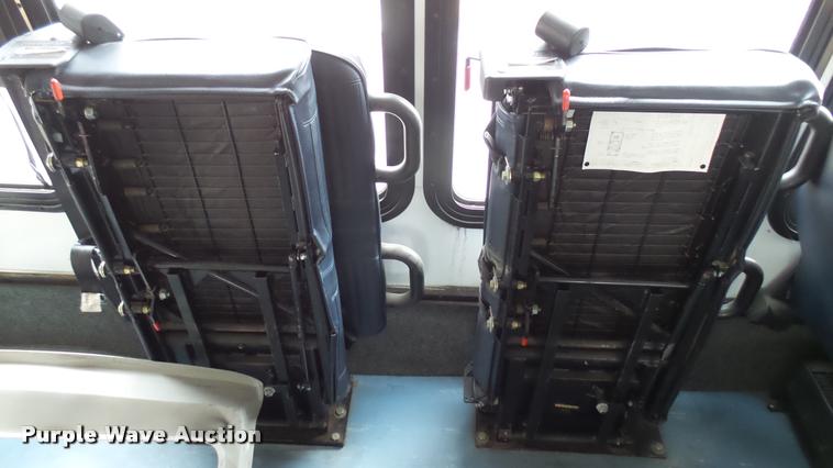 image for item L2388 2009 Ford E450 Super Duty shuttle bus