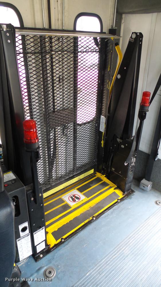 image for item L2388 2009 Ford E450 Super Duty shuttle bus