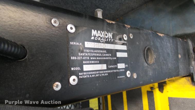 image for item L2388 2009 Ford E450 Super Duty shuttle bus