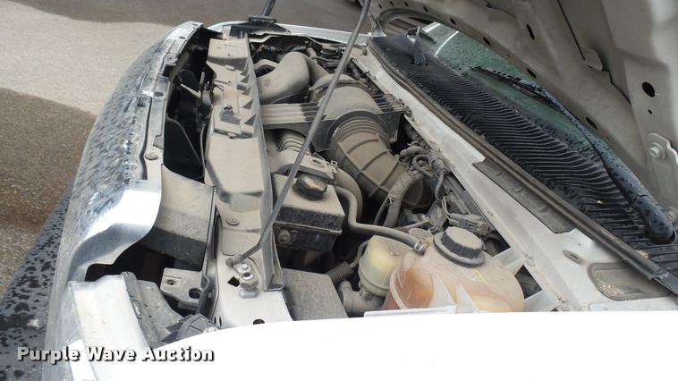 image for item L2388 2009 Ford E450 Super Duty shuttle bus