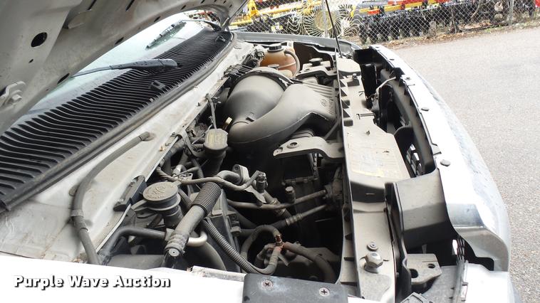 image for item L2388 2009 Ford E450 Super Duty shuttle bus