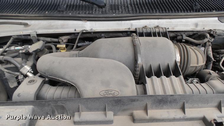 image for item L2388 2009 Ford E450 Super Duty shuttle bus