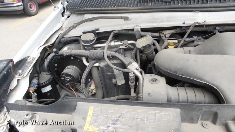 image for item L2388 2009 Ford E450 Super Duty shuttle bus