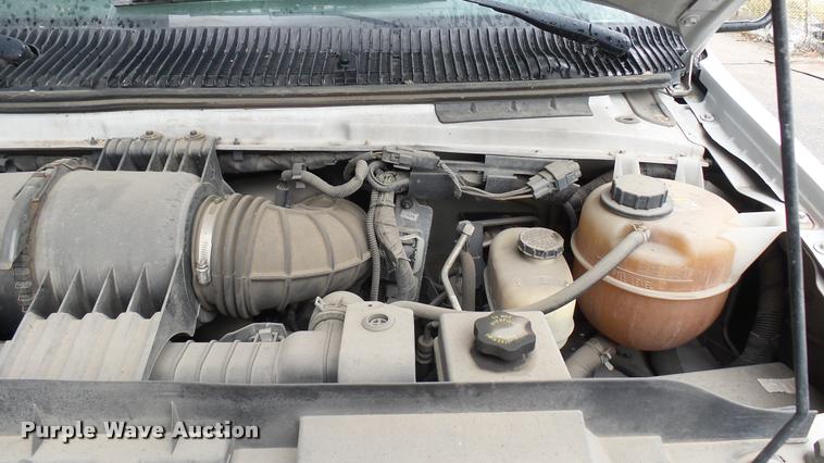 image for item L2388 2009 Ford E450 Super Duty shuttle bus