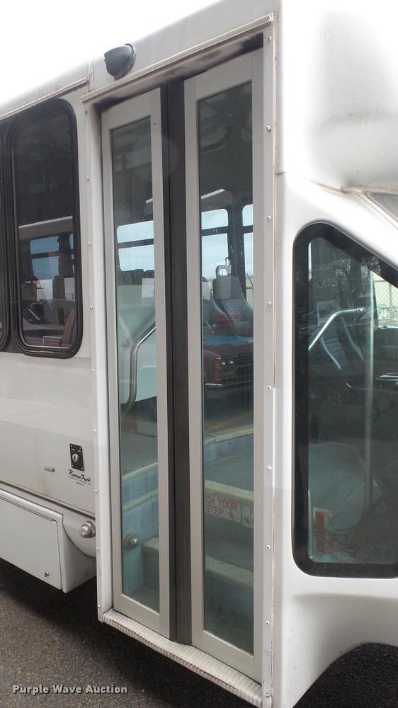 image for item L2388 2009 Ford E450 Super Duty shuttle bus