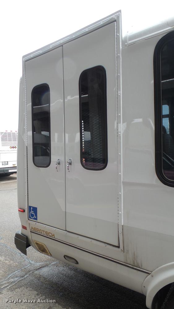 image for item L2388 2009 Ford E450 Super Duty shuttle bus