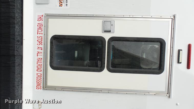 image for item L2388 2009 Ford E450 Super Duty shuttle bus