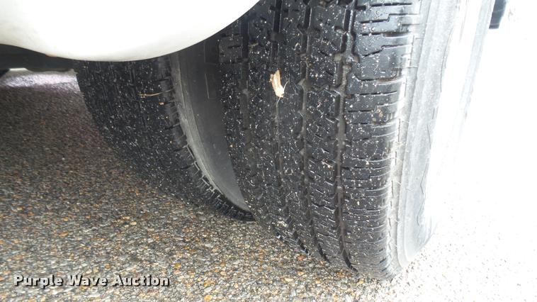 image for item L2388 2009 Ford E450 Super Duty shuttle bus