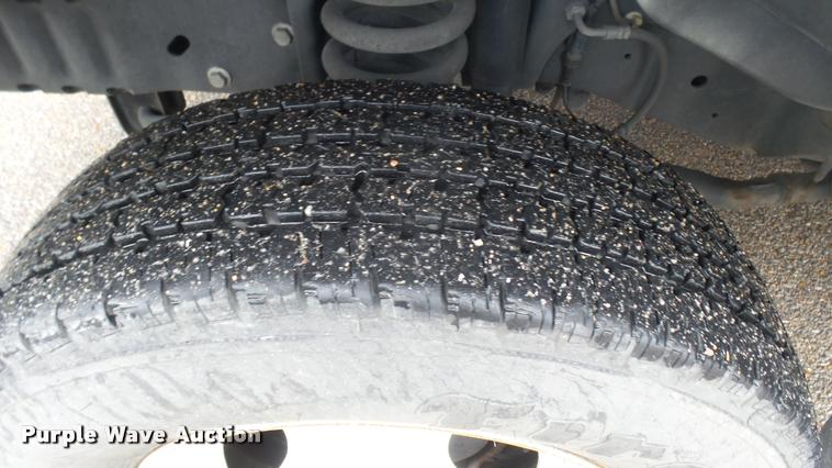 image for item L2388 2009 Ford E450 Super Duty shuttle bus