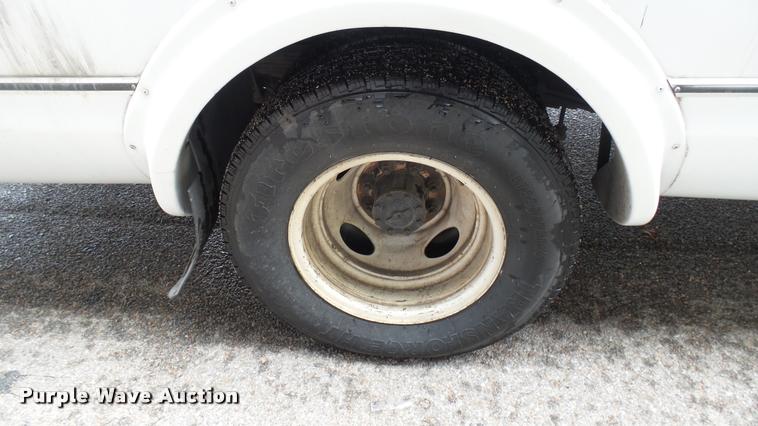 image for item L2388 2009 Ford E450 Super Duty shuttle bus