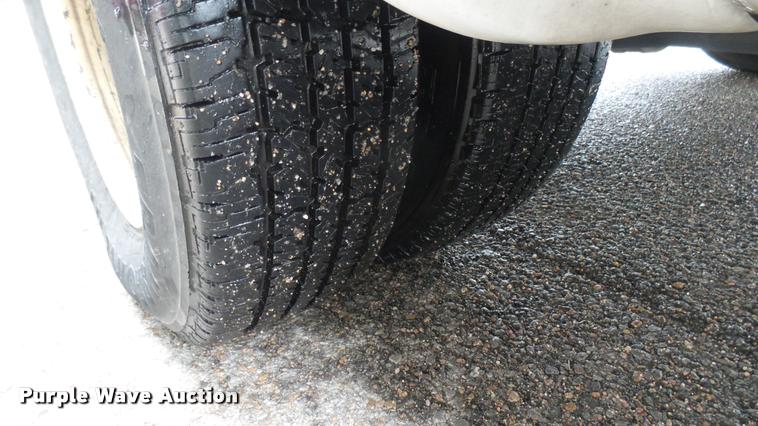 image for item L2388 2009 Ford E450 Super Duty shuttle bus