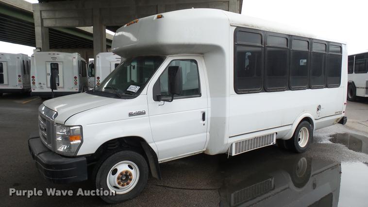 image for item L2389 2009 Ford E450 Super Duty shuttle bus