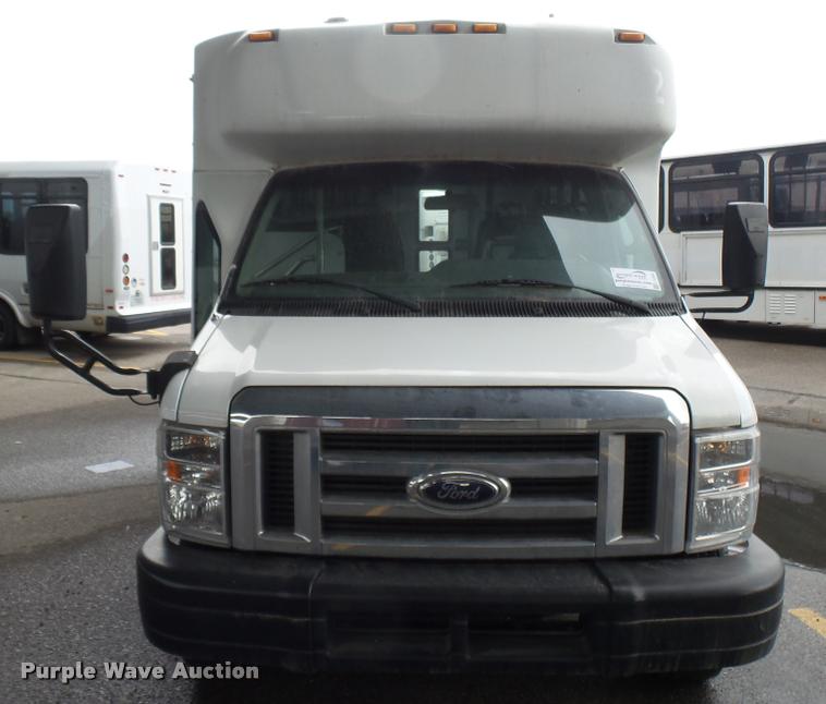 image for item L2389 2009 Ford E450 Super Duty shuttle bus