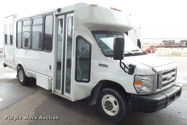 image for item L2389 2009 Ford E450 Super Duty shuttle bus