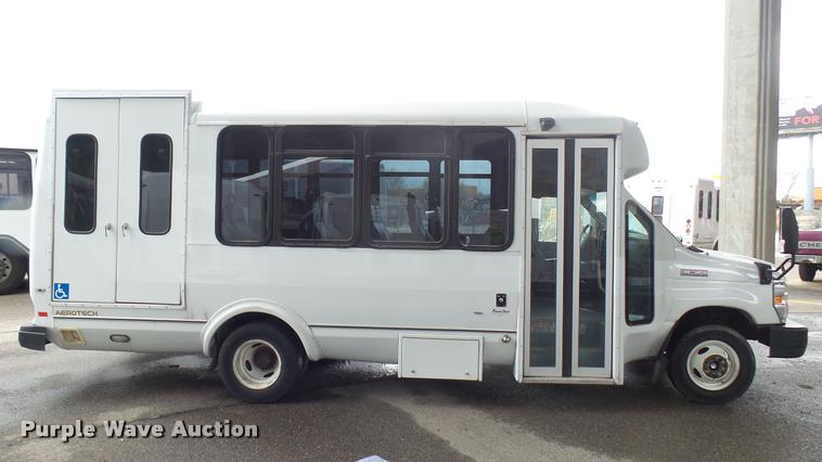 image for item L2389 2009 Ford E450 Super Duty shuttle bus