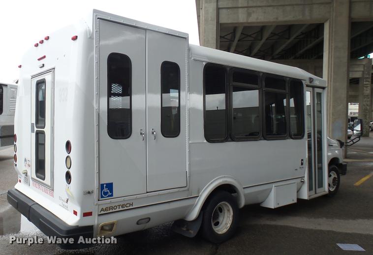 image for item L2389 2009 Ford E450 Super Duty shuttle bus
