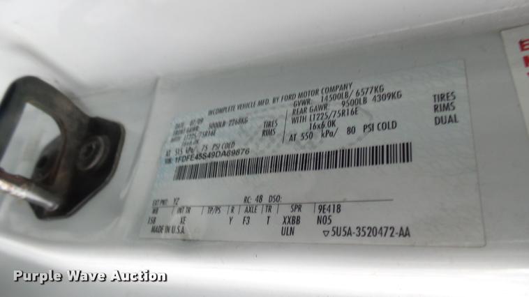 image for item L2389 2009 Ford E450 Super Duty shuttle bus