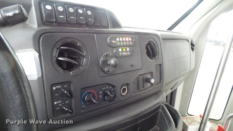 image for item L2389 2009 Ford E450 Super Duty shuttle bus