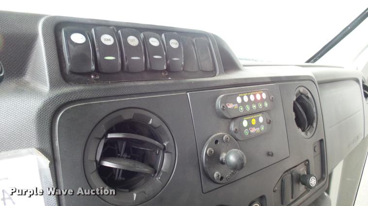 image for item L2389 2009 Ford E450 Super Duty shuttle bus