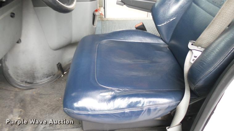 image for item L2389 2009 Ford E450 Super Duty shuttle bus