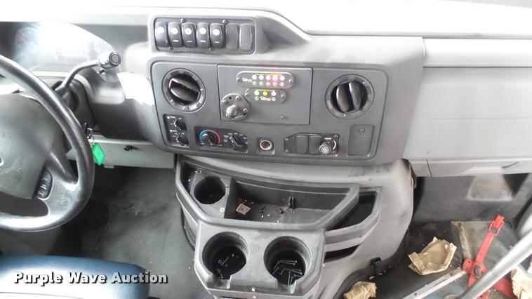 image for item L2389 2009 Ford E450 Super Duty shuttle bus