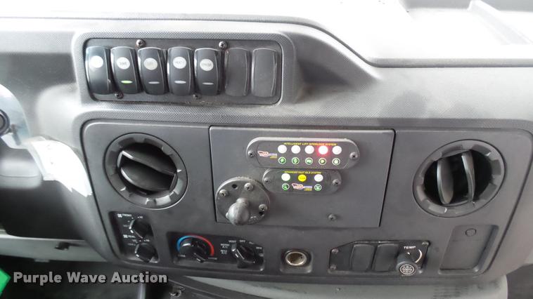 image for item L2389 2009 Ford E450 Super Duty shuttle bus