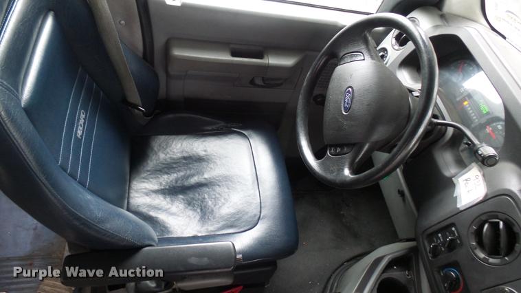 image for item L2389 2009 Ford E450 Super Duty shuttle bus
