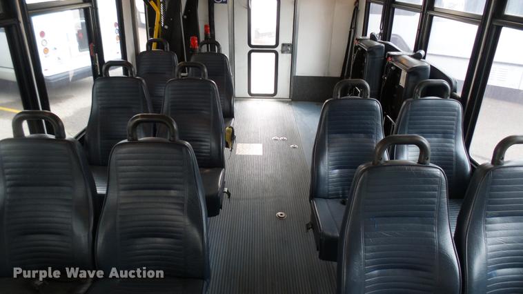 image for item L2389 2009 Ford E450 Super Duty shuttle bus