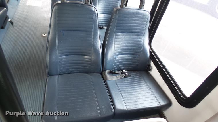 image for item L2389 2009 Ford E450 Super Duty shuttle bus