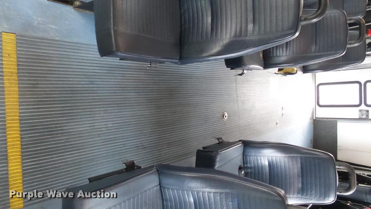 image for item L2389 2009 Ford E450 Super Duty shuttle bus