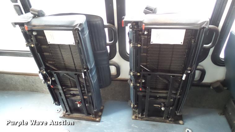 image for item L2389 2009 Ford E450 Super Duty shuttle bus