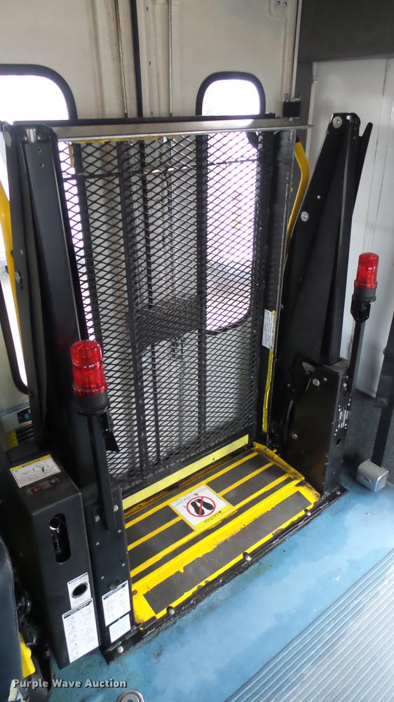 image for item L2389 2009 Ford E450 Super Duty shuttle bus