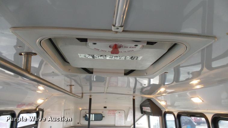 image for item L2389 2009 Ford E450 Super Duty shuttle bus