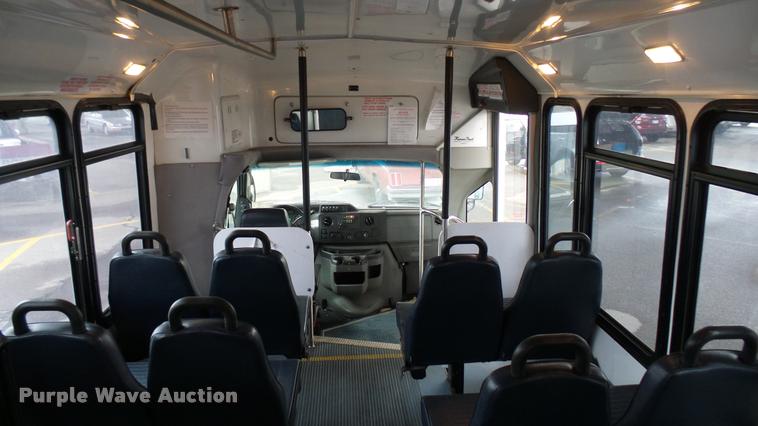 image for item L2389 2009 Ford E450 Super Duty shuttle bus